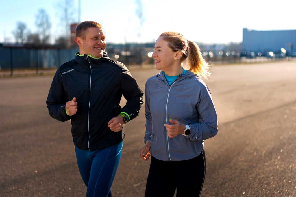 Begynderens guide til at bygge en træningsrutine der holder